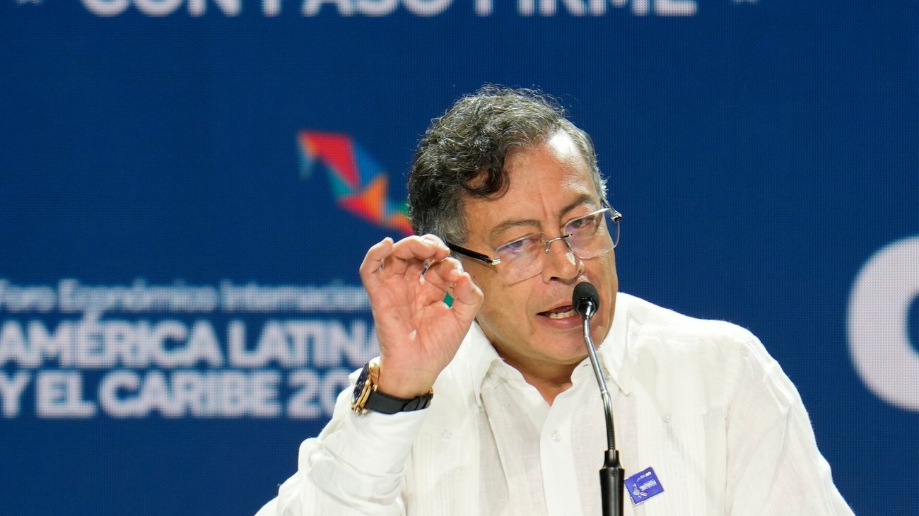 Gustavo_Petro_5a82e365e3