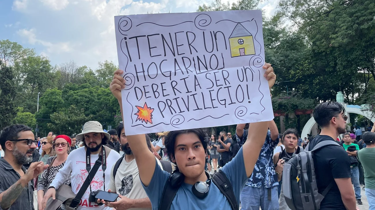 'Fuera gringos'; marchan contra la gentrificación en CDMX