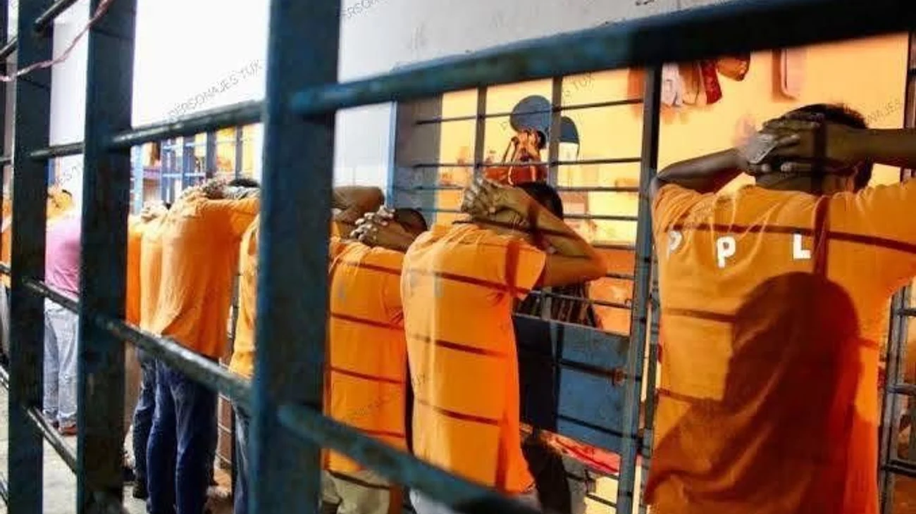 Gxd_I_Ky_UWEAA_8_BTB_53db8a46c6