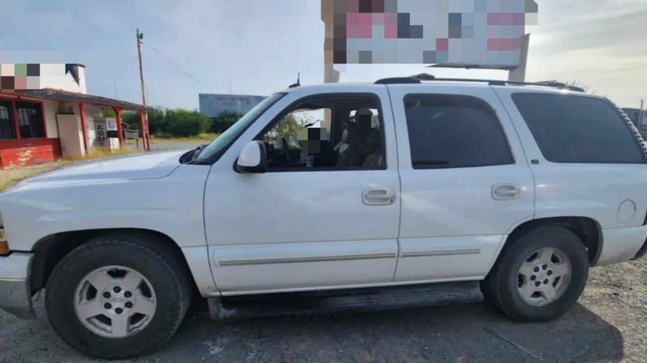Hallan 37 migrantes hacinados en dos vehículos en Nuevo León