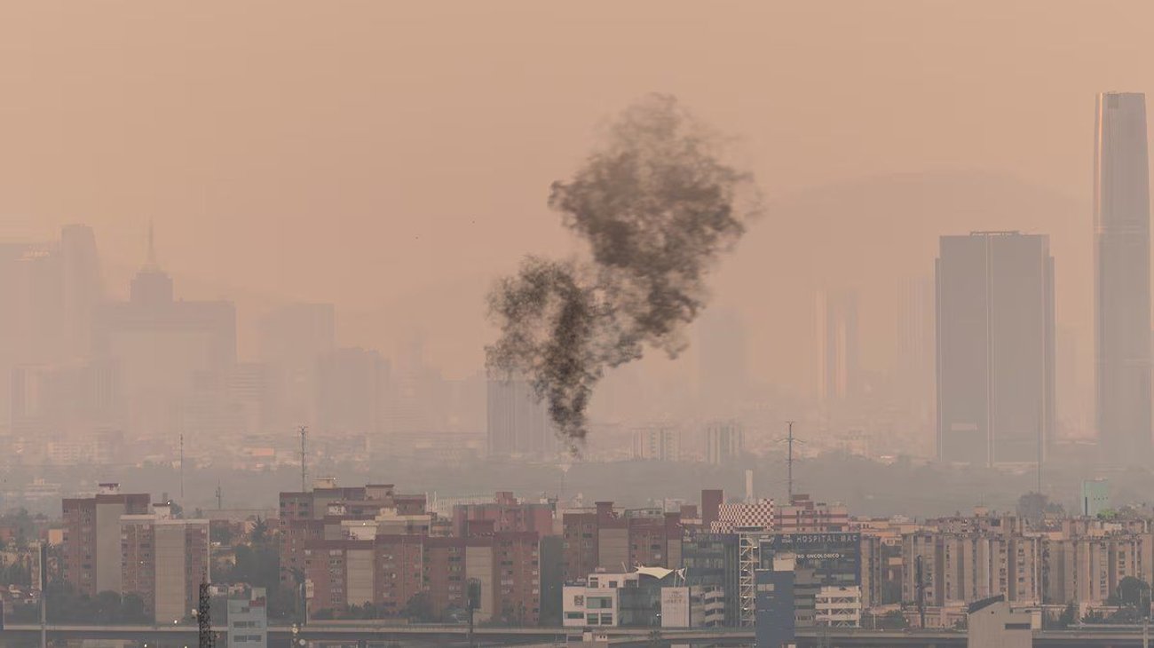 Incendio en Nezahualcóyotl desata nube tóxica y alcanza a CDMX