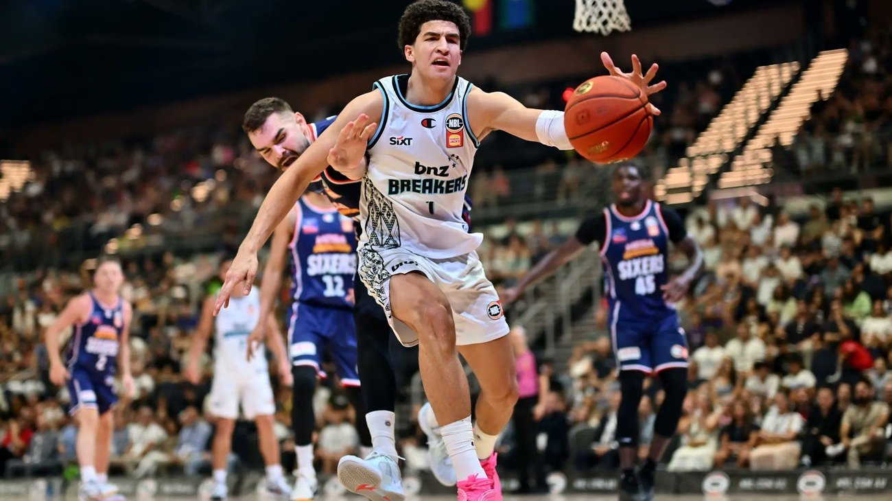 El mexicano Karim López va por la NBA y busca hacer historia