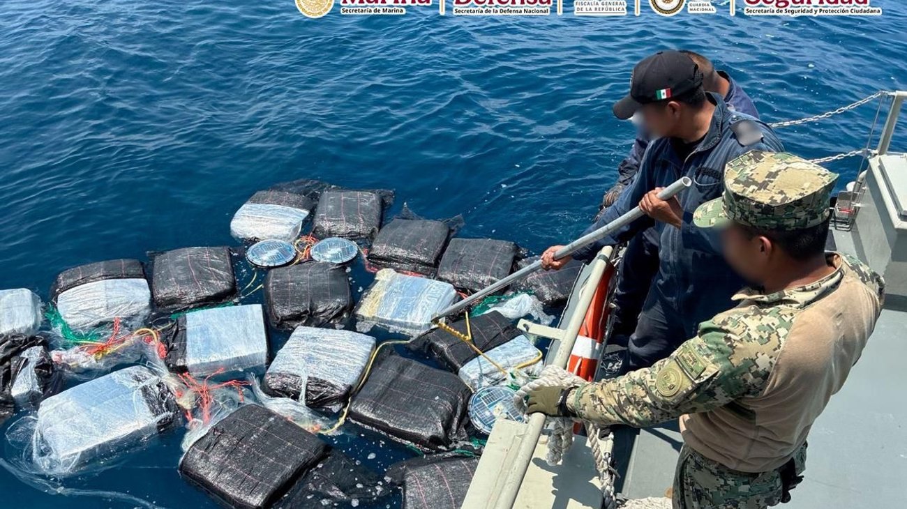 Asegura Marina casi una tonelada de cocaína en el Pacífico