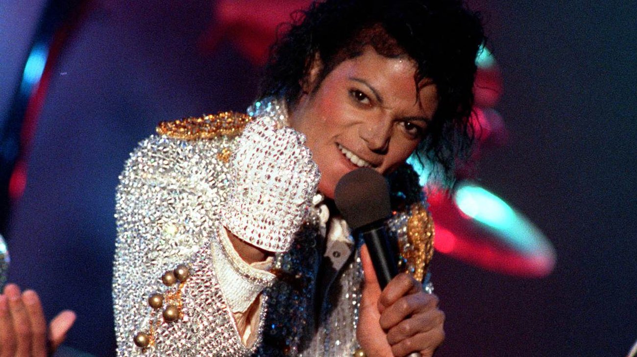 Subastan guante de Michael Jackson por más de 113 mil euros
