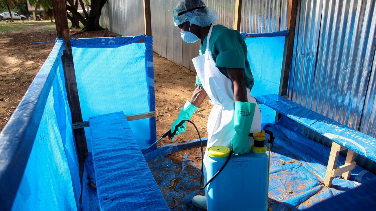Disminuyen a 116 los casos sospechosos de ébola en Congo