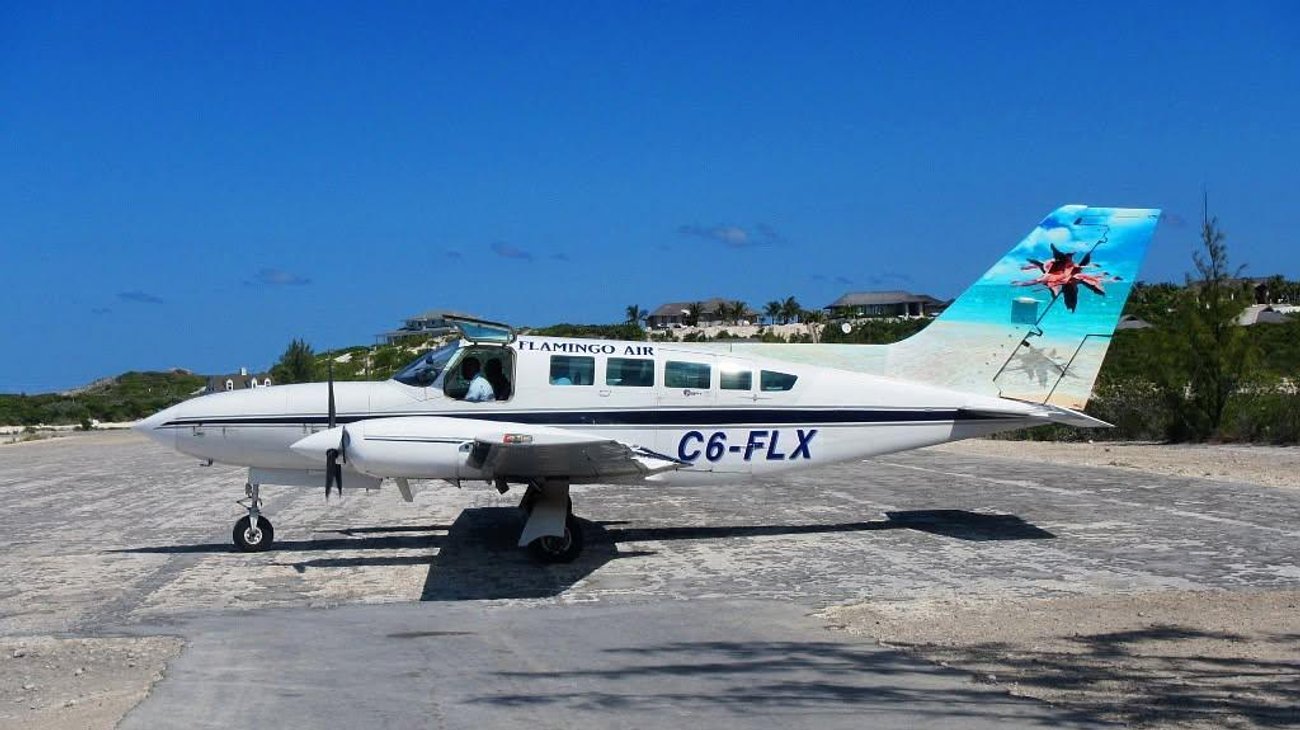 Mueren 10 personas tras caída de avioneta en Bahamas