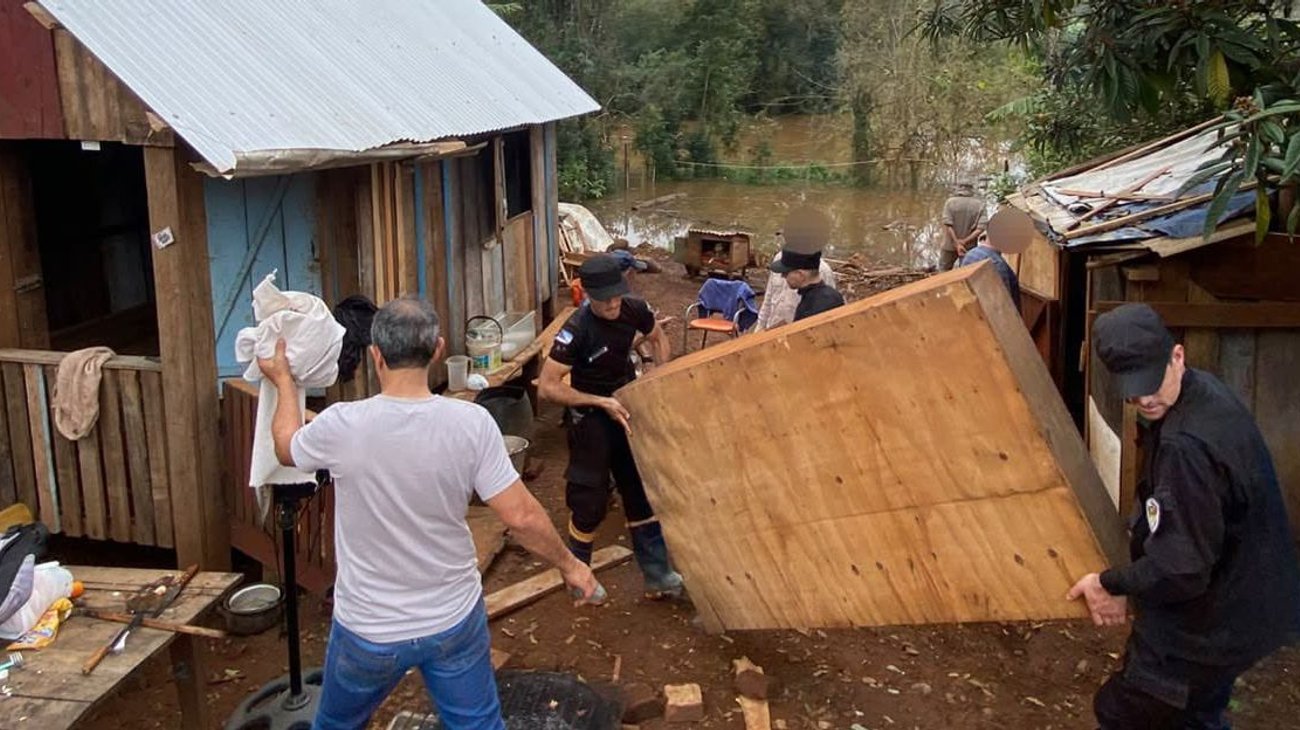 Evacúan a 100 personas en Argentina por desborde del río Uruguay