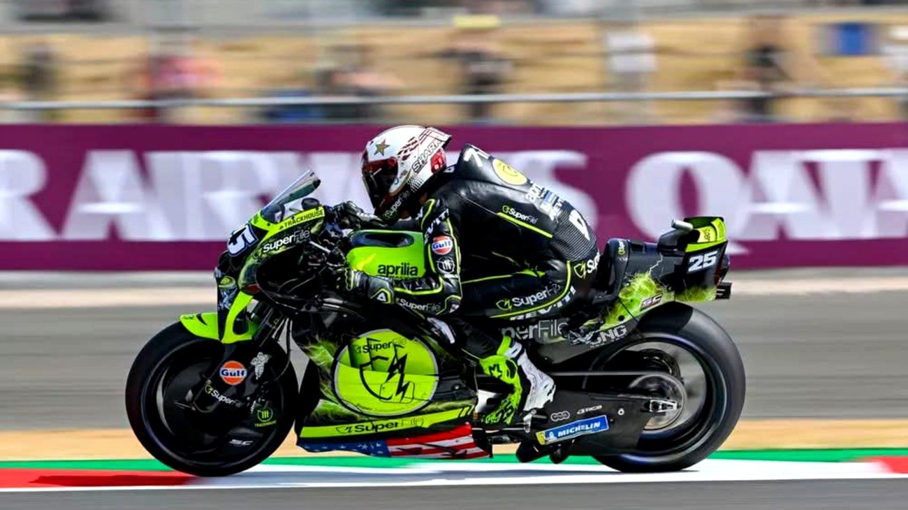Raúl Fernández arrasa en Silverstone y gana en MotoGP