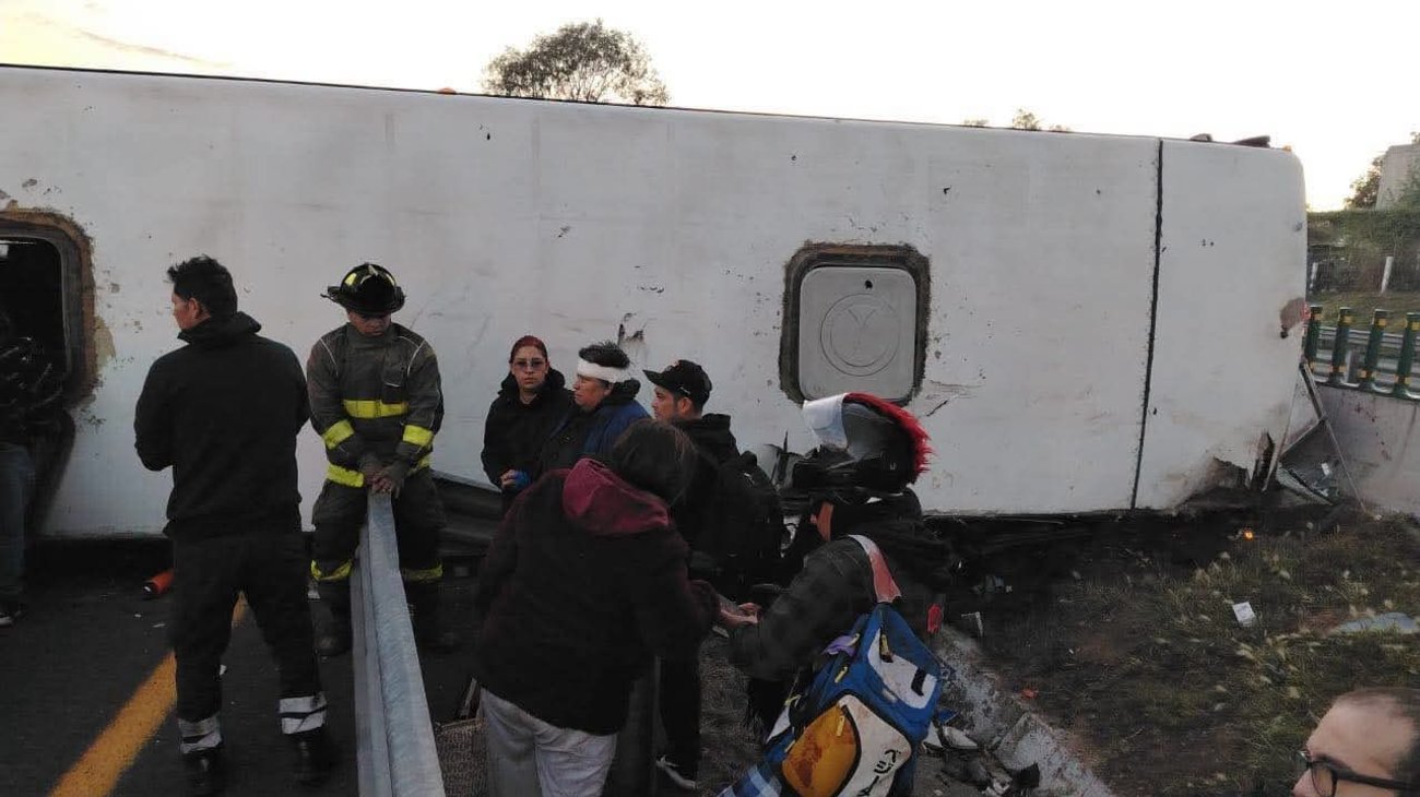 Choque en la México-Pachuca deja un muerto y 15 heridos
