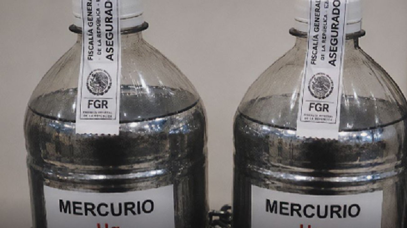 Hallan 1.2 litros de mercurio en vehículo en Querétaro