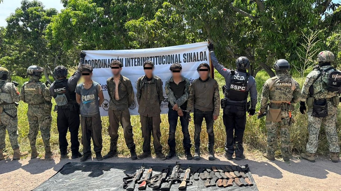 Caen ocho personas y aseguran 33 armas largas en Sinaloa
