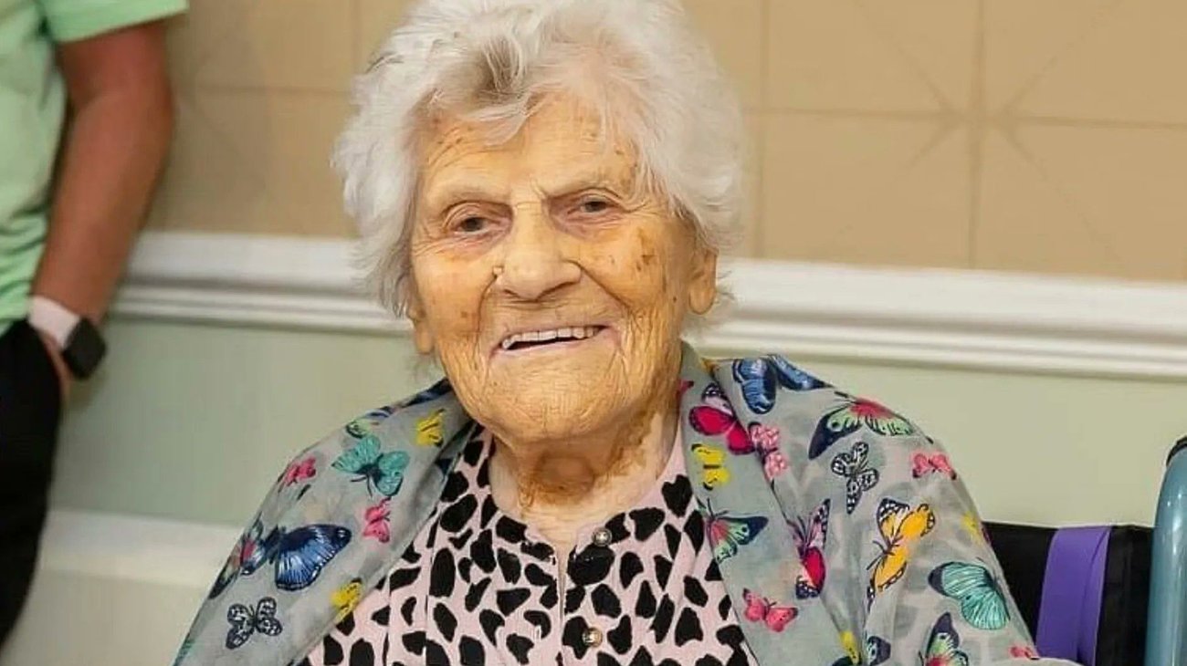  Ethel Caterham cumple 117 años como la mujer más longeva 