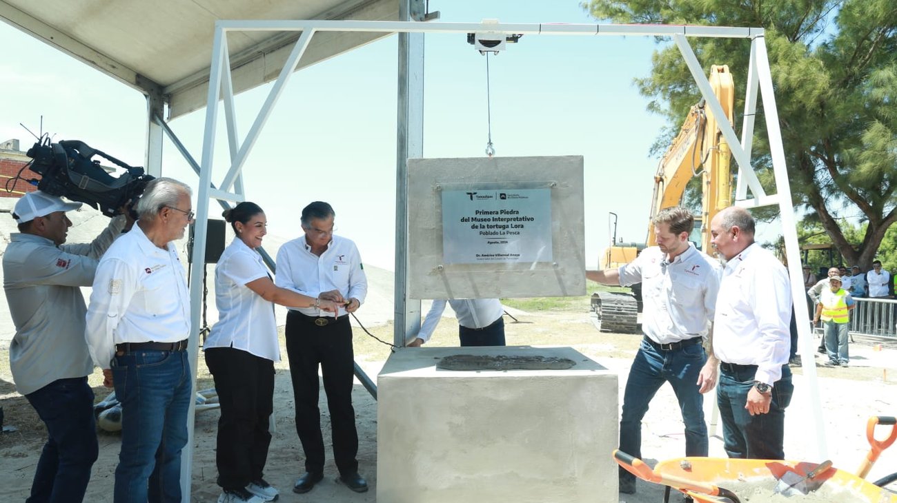 Gobernador coloca primera piedra del Museo de la Tortuga Lora