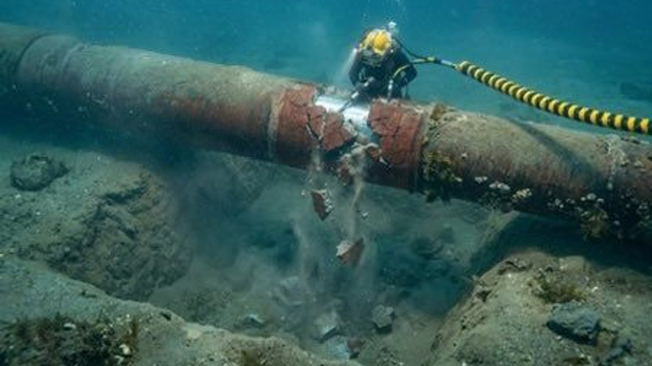 Pemex y Semar combaten derrame de crudo en Campeche