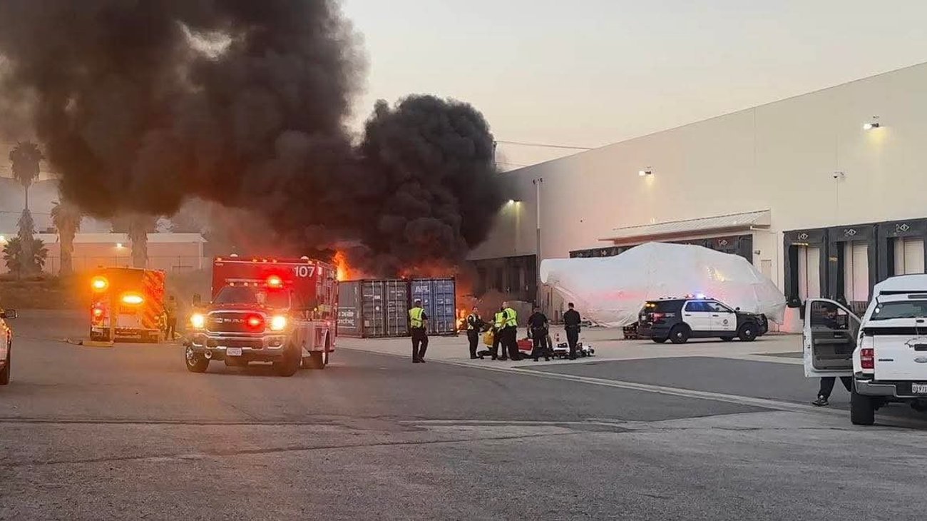 Se estrella helicóptero entre edificios en California