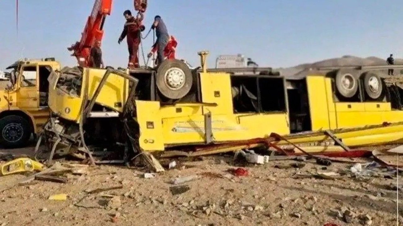 Vuelco de autobús en Irán deja 11 muertos y 24 heridos