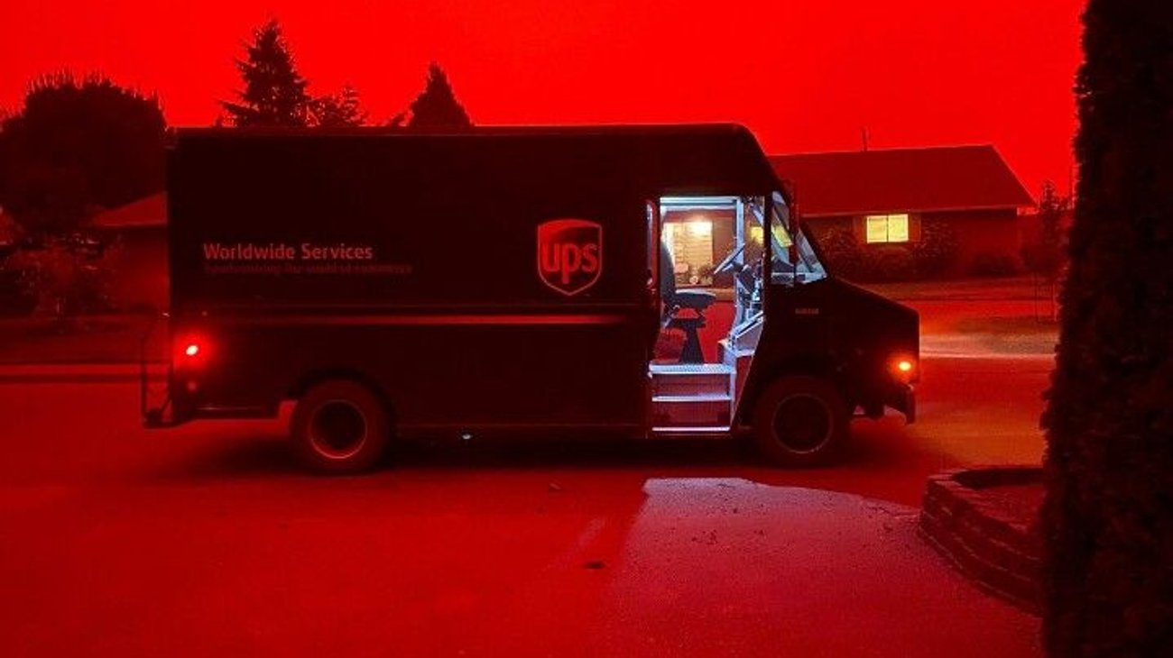 ¡No es filtro! Ciclón Narelle tiñe de rojo el cielo de Australia