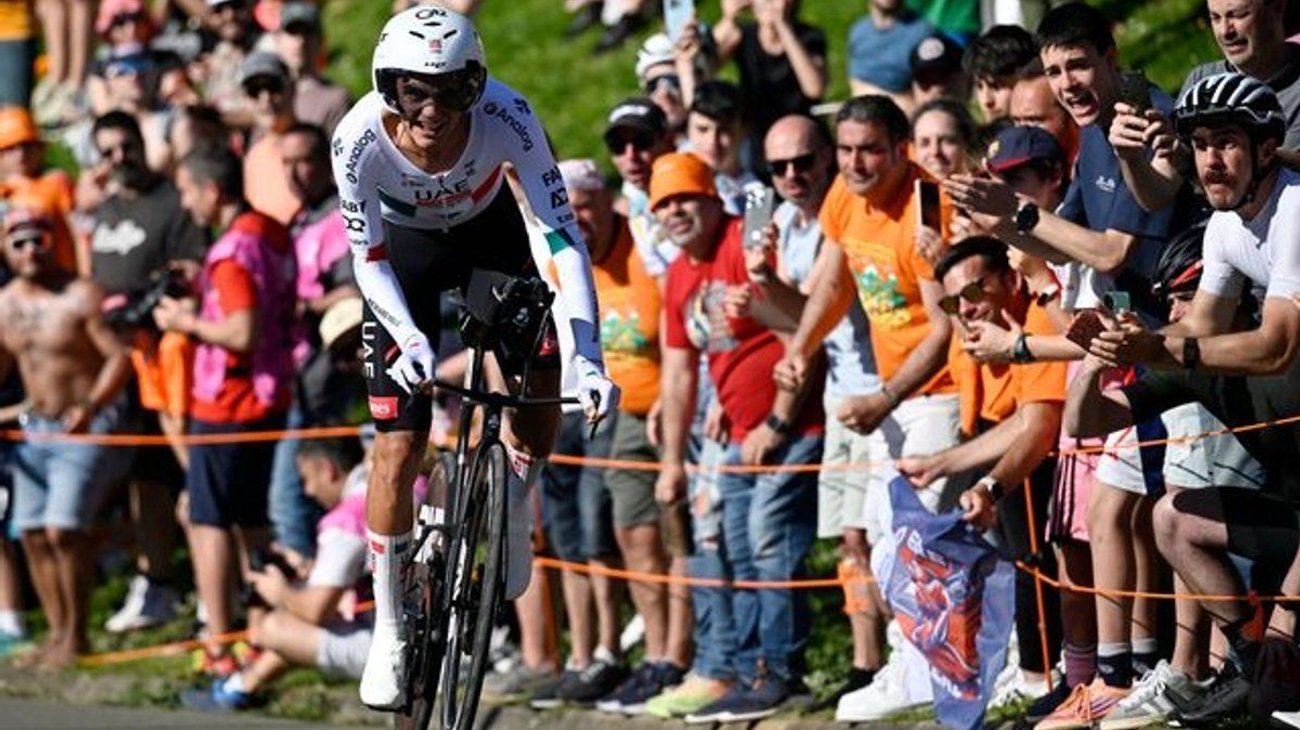 Isaac del Toro estará fuera hasta junio tras caída en País Vasco