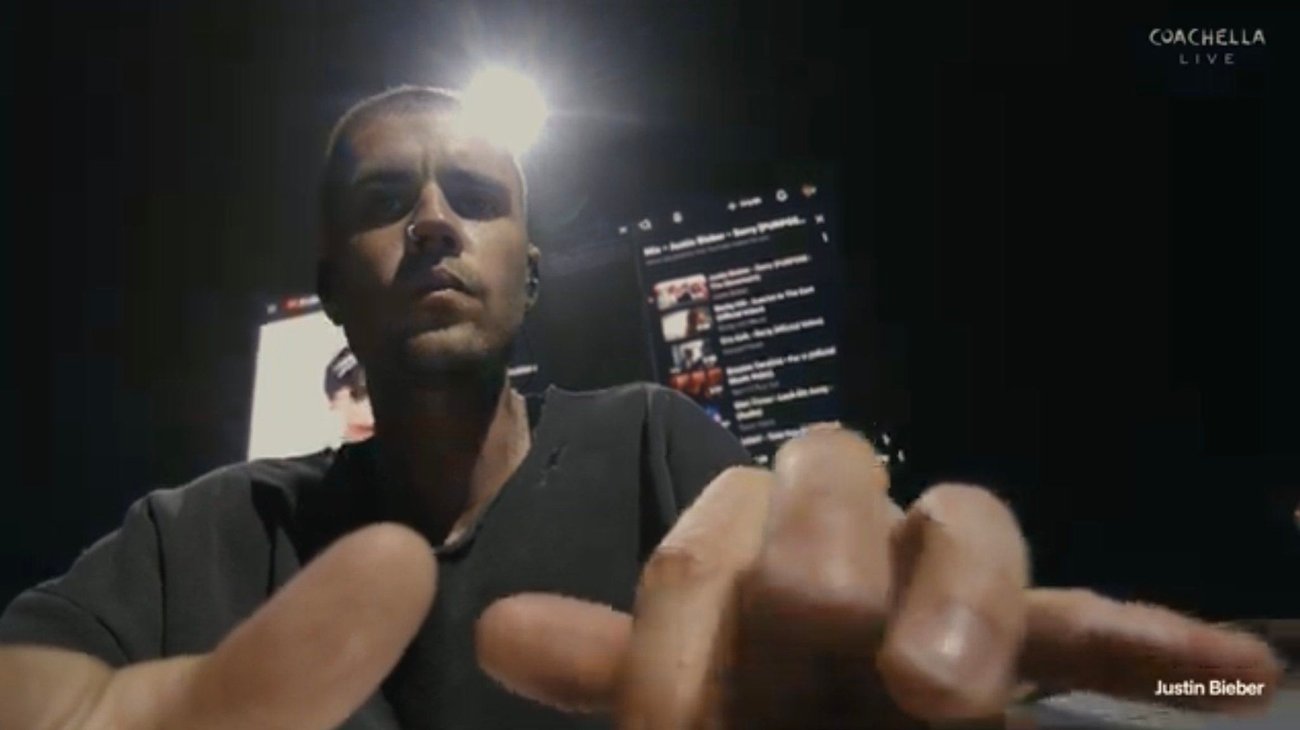 Justin Bieber revive su pasado en festival y emociona con 'Baby'
