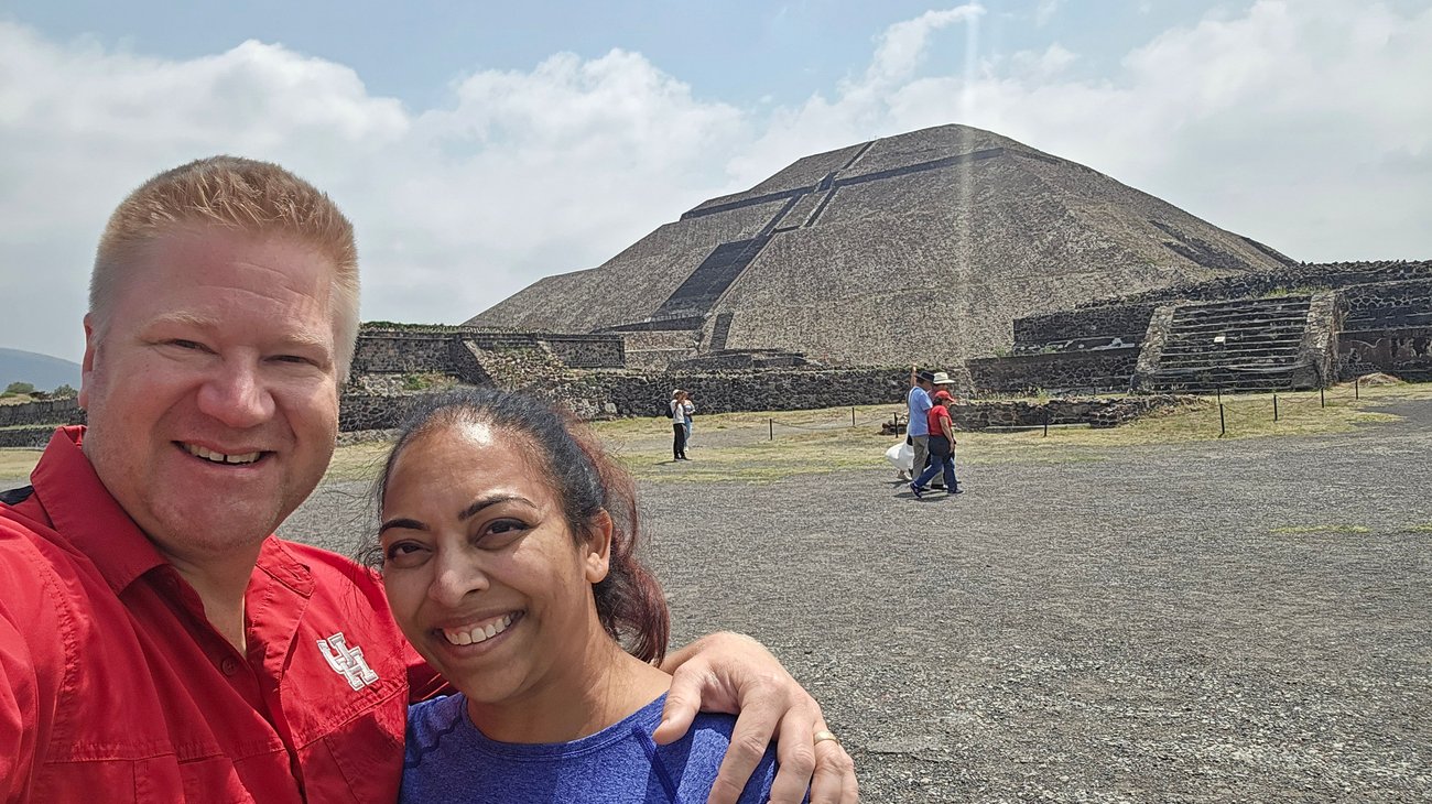 Salvan bombero y doctora a niño herido por tiroteo en Teotihuacán