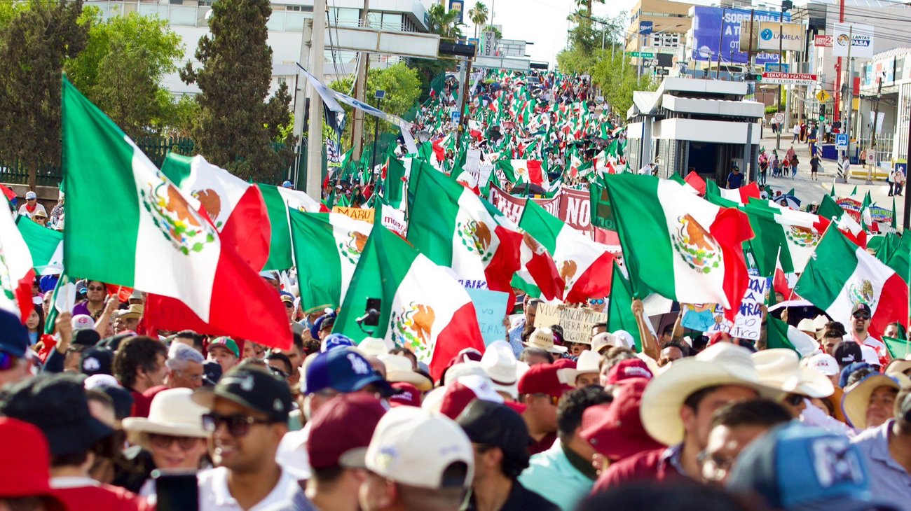 Marchan en Chihuahua para exigir desafuero de Maru Campos