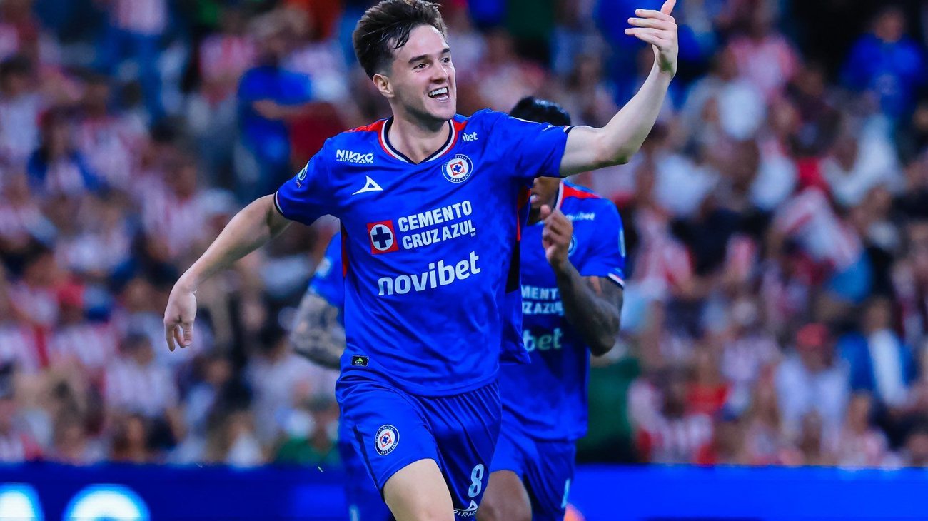 Cruz Azul 'atropella' a Chivas y regresa a la Final