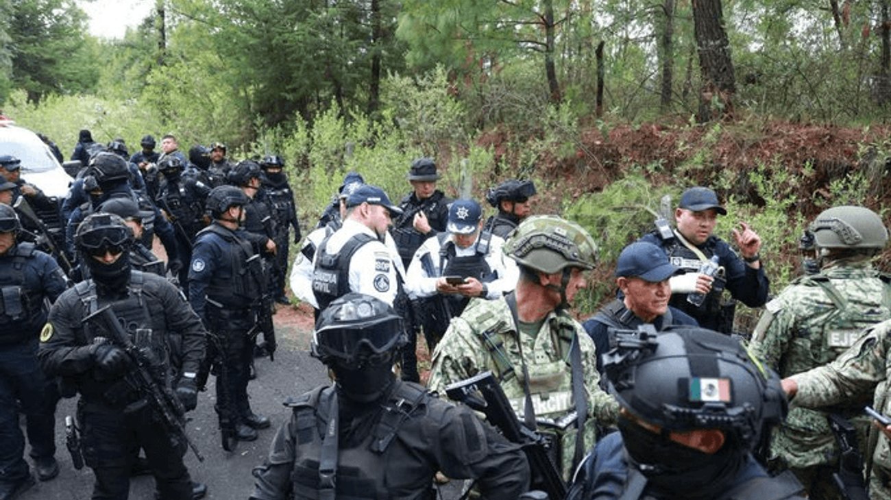 Oficiales de Guardia Civil mueren tras emboscada en Michoacán