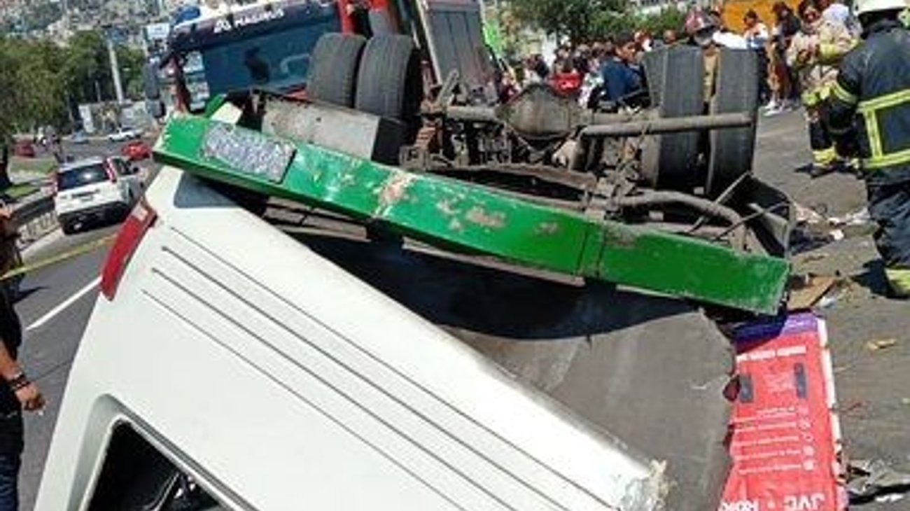 Choque de transporte público deja 14 heridos en la México-Pachuca