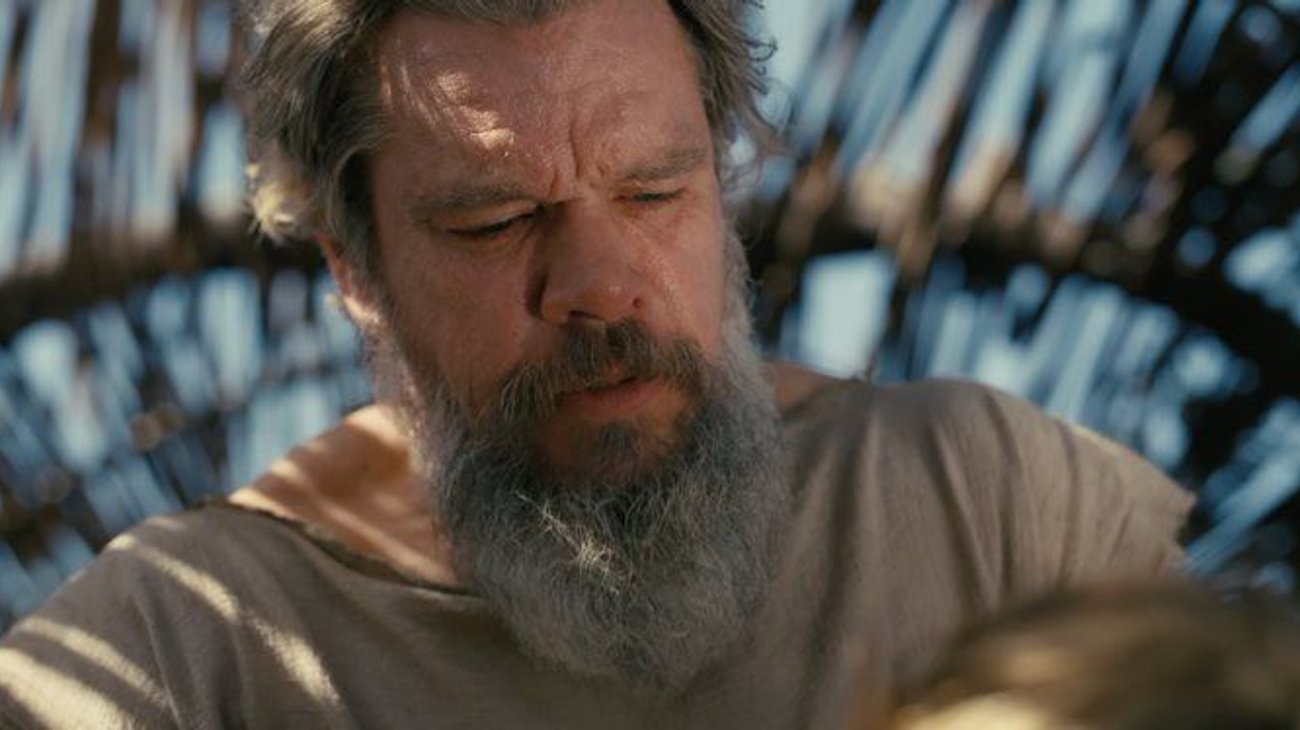 Matt Damon presume a la doble de acción de 'La Odisea' 