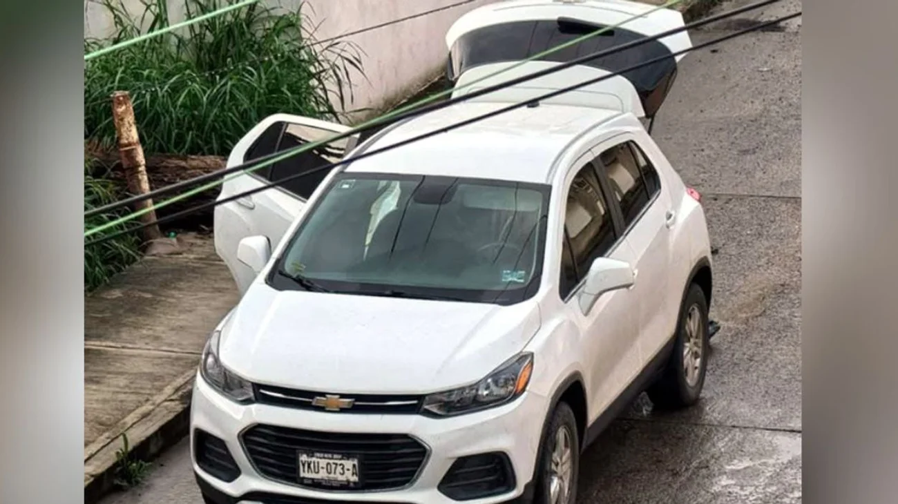 Hallan_restos_humanos_con_mensaje_dentro_de_camioneta_en_Veracruz_9627359944