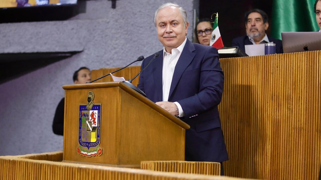 Exhortan a Fundidora dar mantenimiento a la Macroplaza