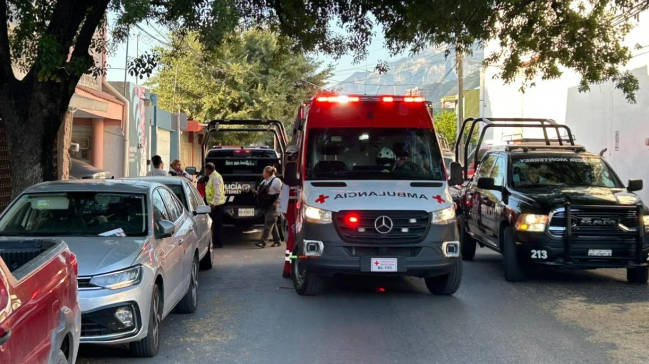 Hieren a hombre con arma blanca por presunto robo en Monterrey