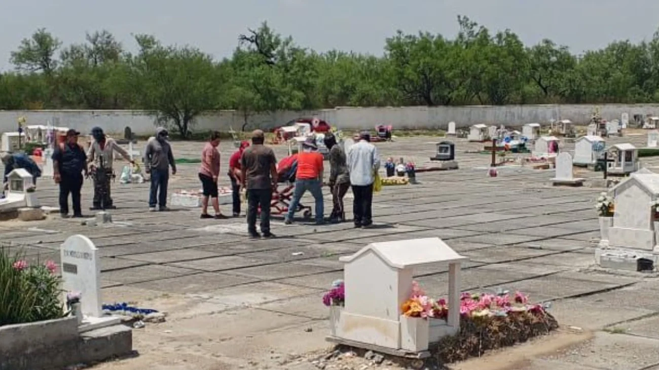 Hombre cae a tumba de 4 metros en panteón de Marín