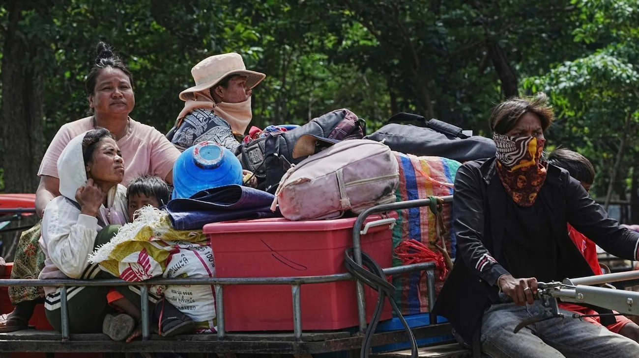 Huyen_miles_por_enfrentamientos_entre_Tailandia_y_Camboya_0fca85aa5d