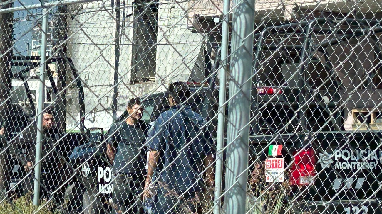 Incendio revela guarida de ladrones en Monterrey