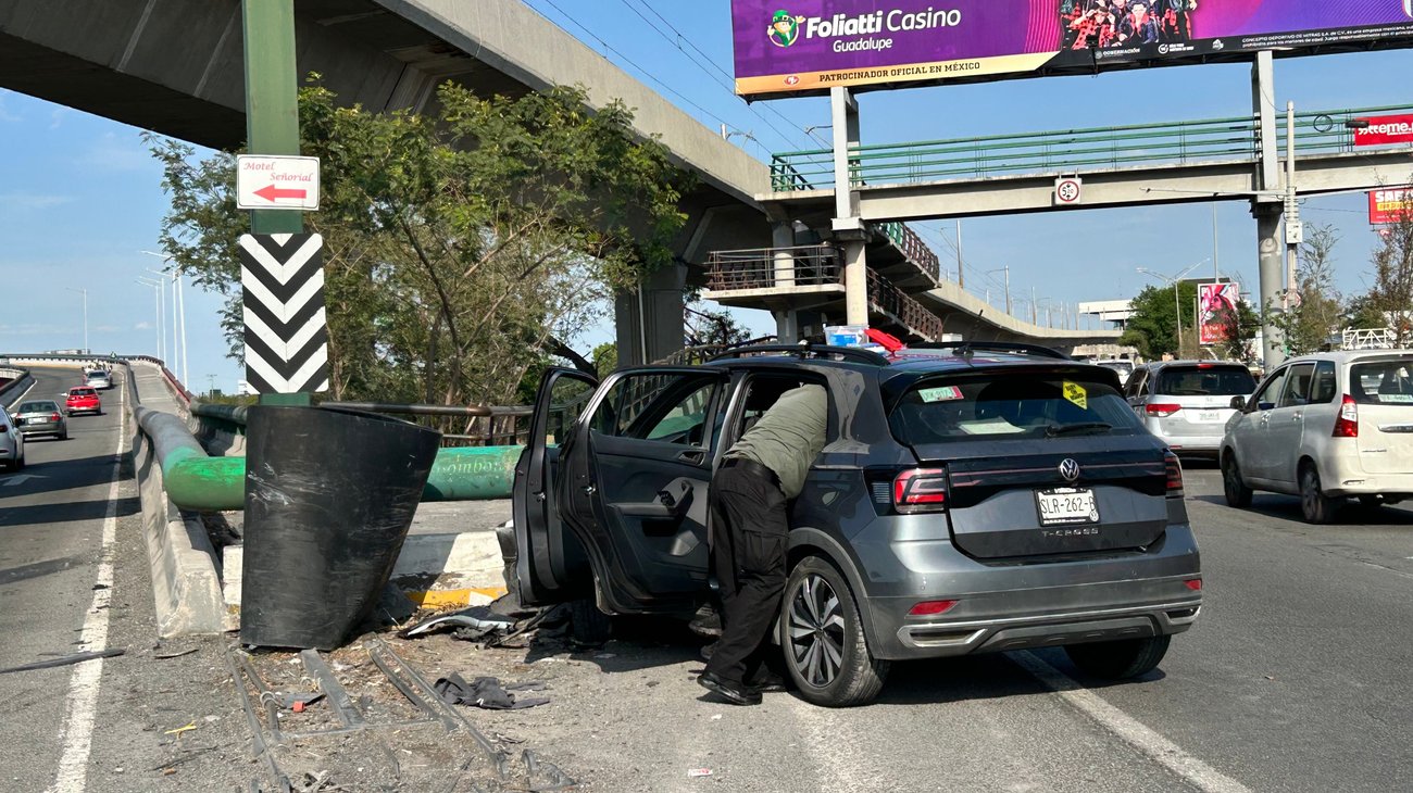 Mujer termina lesionada tras choque en Churubusco