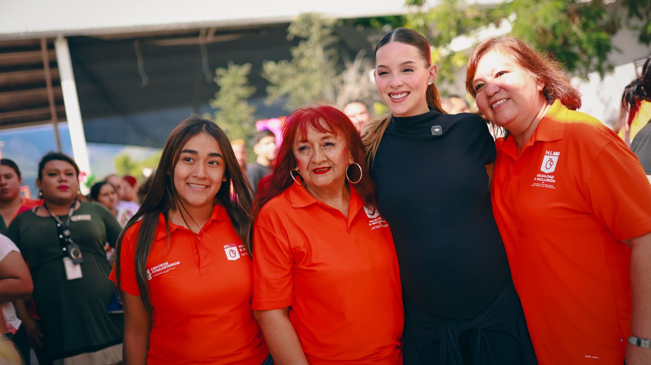 Entregan apoyos de movilidad y económicos a mujeres en Monterrey