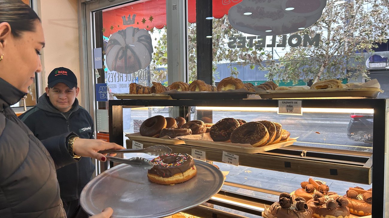 Bajas temperaturas incrementan venta de pan dulce en la ciudad 