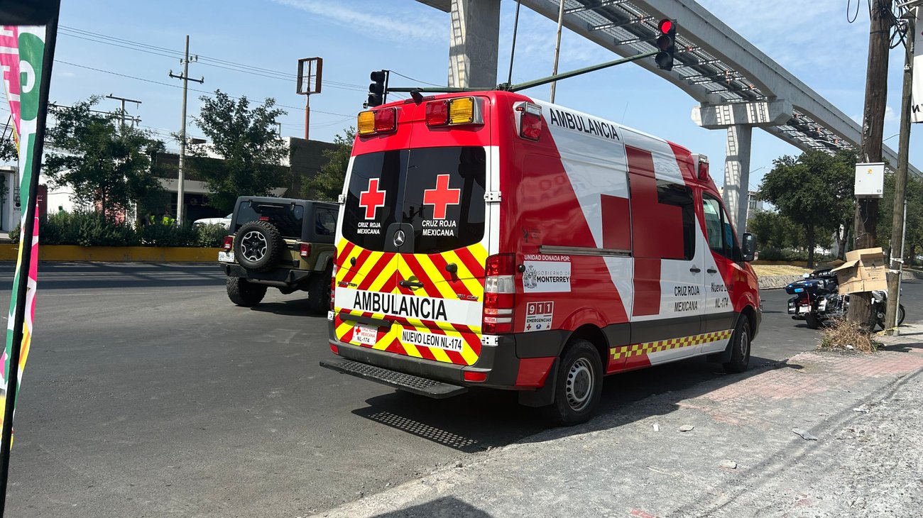 Motociclista lesionado por intentar rebase imprudente en Madero