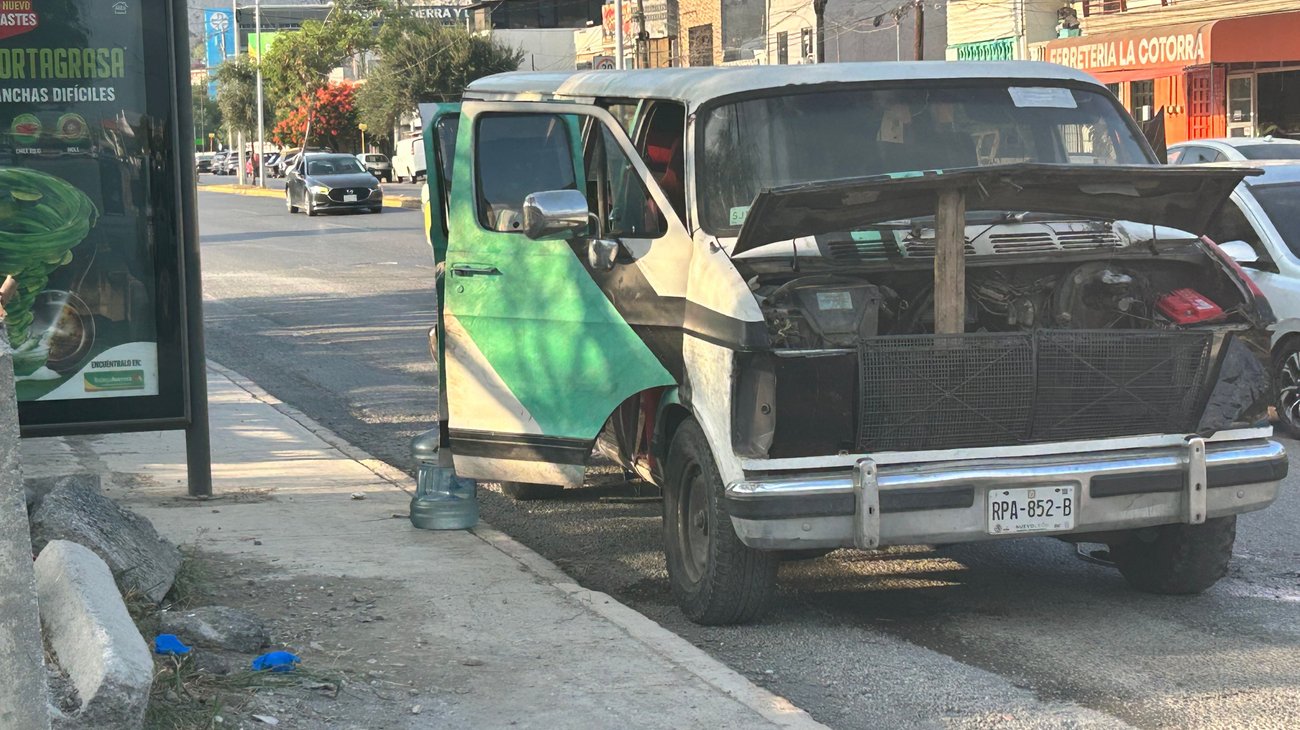 Vendedor sufre quemaduras tras incendio de camioneta