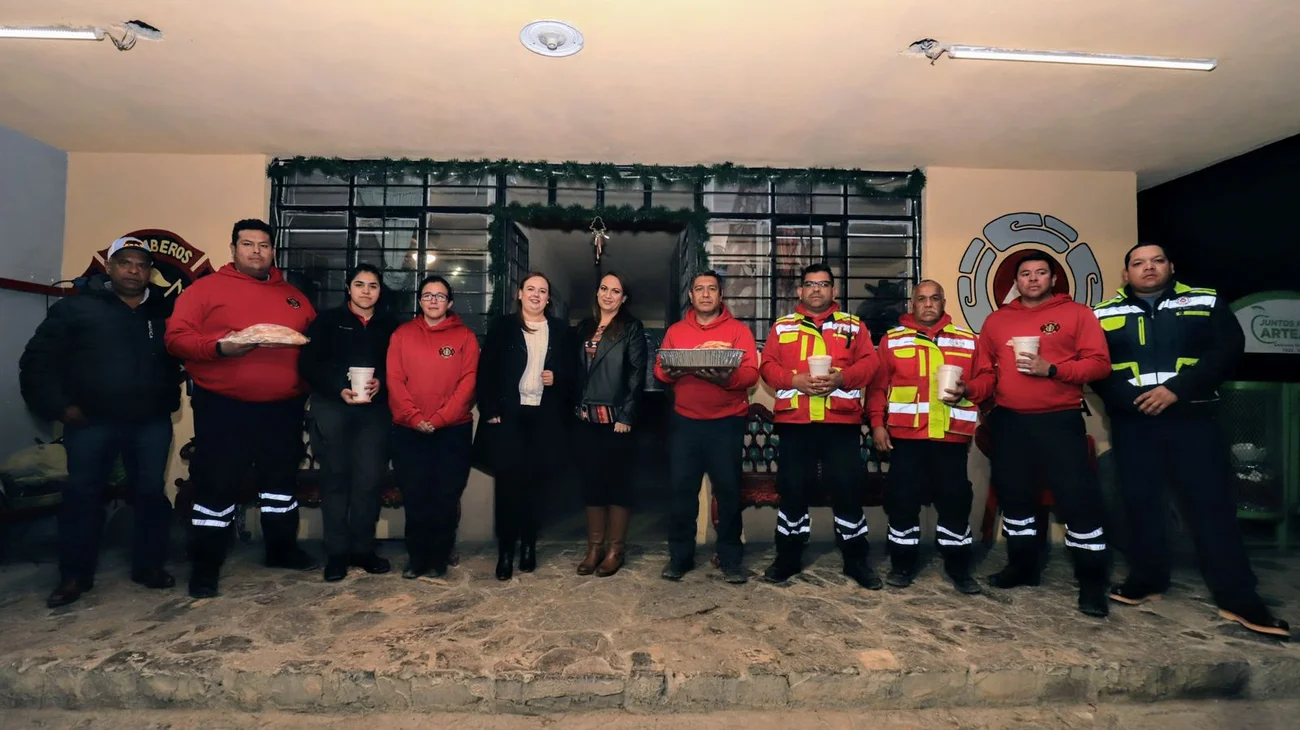 Alcaldesa de Arteaga entrega cenas de Año Nuevo