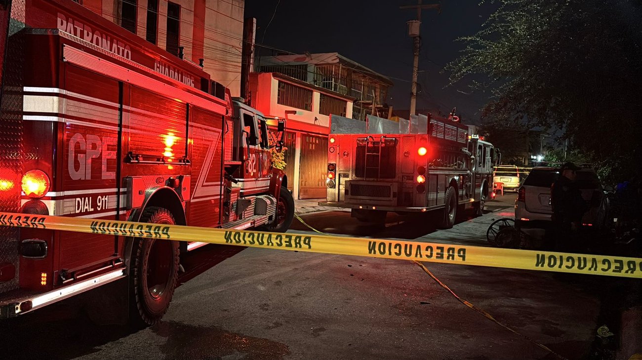 Se incendia porche donde almacenaban pirotecnia en Guadalupe