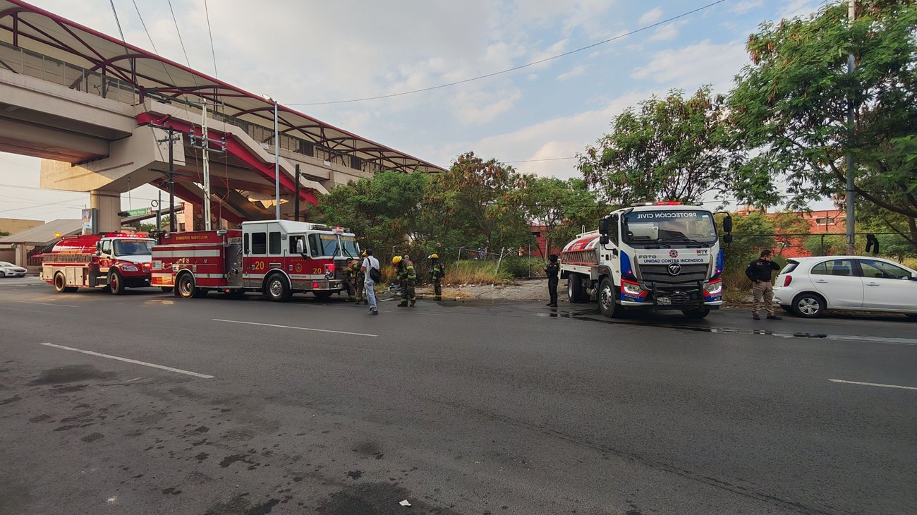 Se registra incendio sobre terreno en Félix U. Gómez