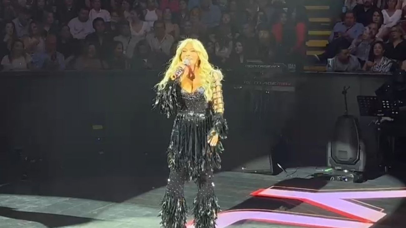 Yuri conquista Monterrey con una noche llena de nostalgia