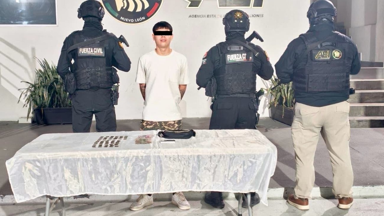 Detienen a dos jóvenes con droga en Monterrey