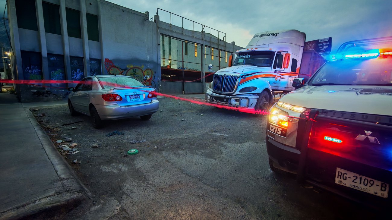 Detienen a dos hombres con tras persecución en Santa Catarina