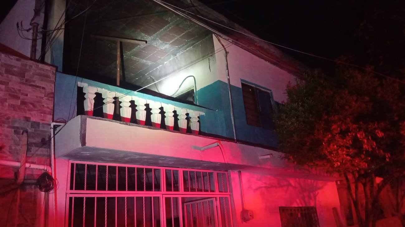 Incendio presuntamente intencional consume vivienda en Guadalupe