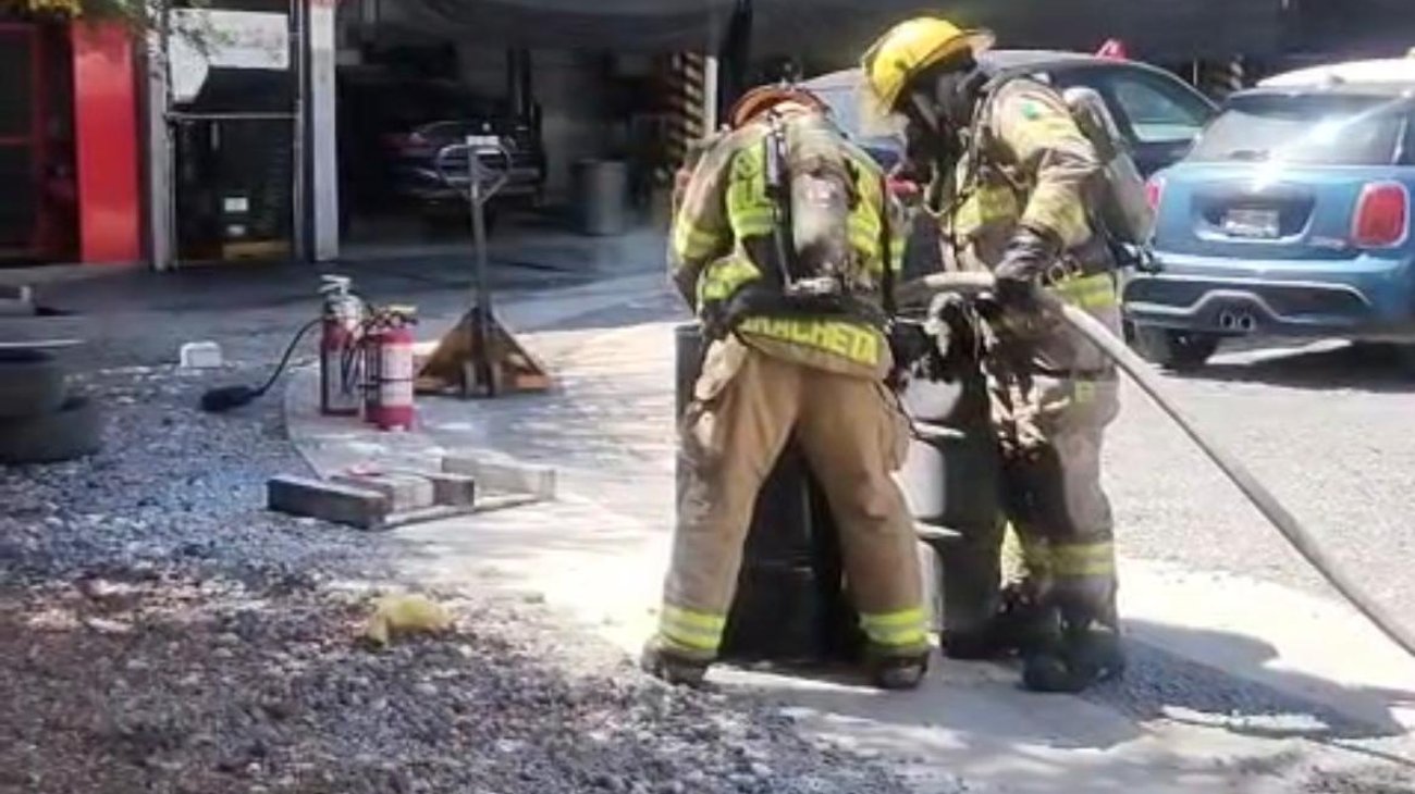 Incendio en carro de agencia provoca movilización en San Pedro