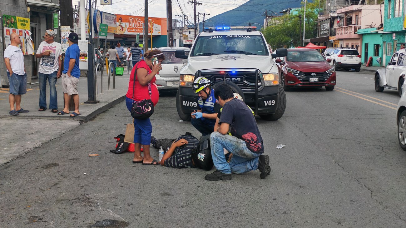 Accidente entre moto y auto deja una persona lesionada