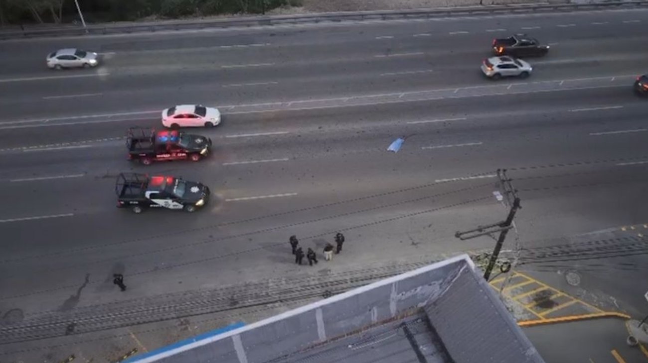 Hombre muere atropellado al intentar cruzar Av. Morones Prieto